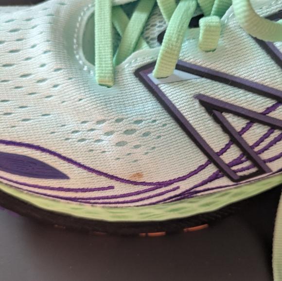 Women's New Balance Fresh Foam Comfort Runners Running Shoes Glow in… - Picture 4 of 9